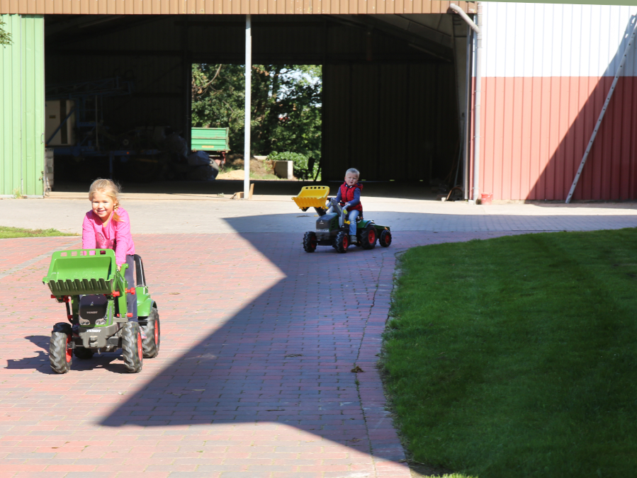 Kindertrekker fahren